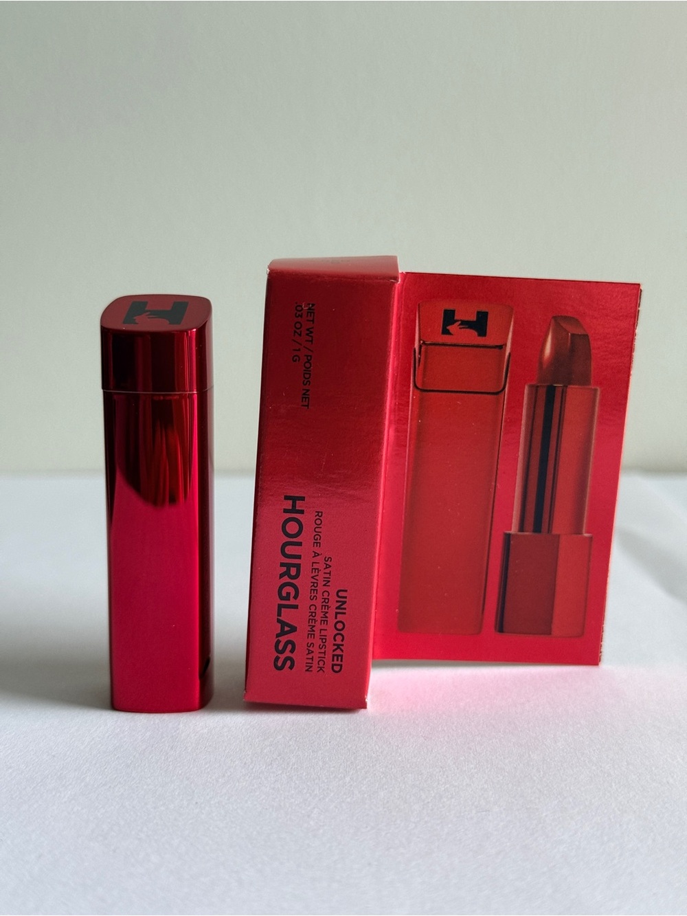 Hourglass Unlocked Satin Creme Lipstick Red 0 1g